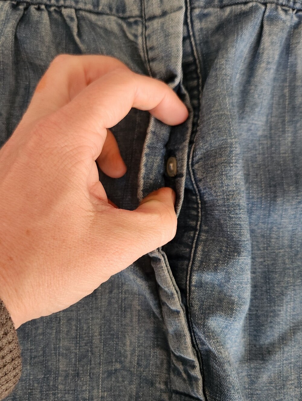 LOFT Sleeveless Chambray Tunic - Picture 4 of 7